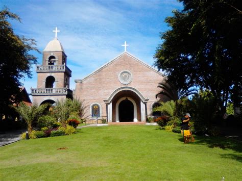  Il Santuario di San Antonio de Padua: Un gioiello architettonico immerso nella storia filippina!