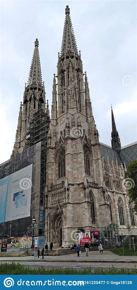 La Votivkirche di Vienna: Un capolavoro architettonico ispirato alla gratitudine!