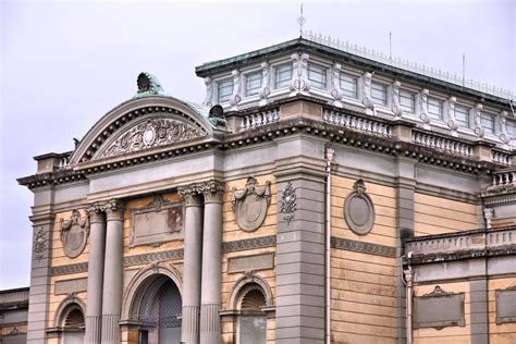 Il Museo Nazionale di Nara: Un viaggio affascinante attraverso la storia e l'arte del Giappone antico!